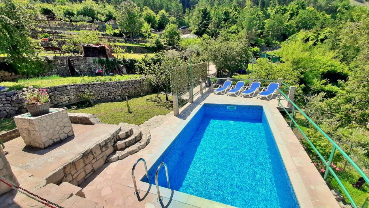 Holiday Home With A Private Pool Podspilje  Zewnętrze zdjęcie